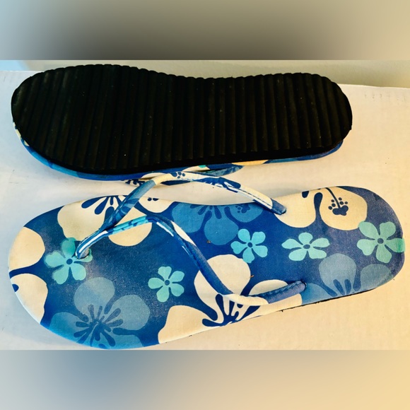 Blue Hawaiian Print Flip-Flops - Picture 2 of 3